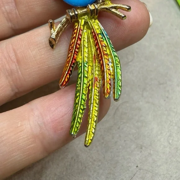 Vintage Cockatoo Brooch with Blue Gem signed ART - Picture 3 of 11